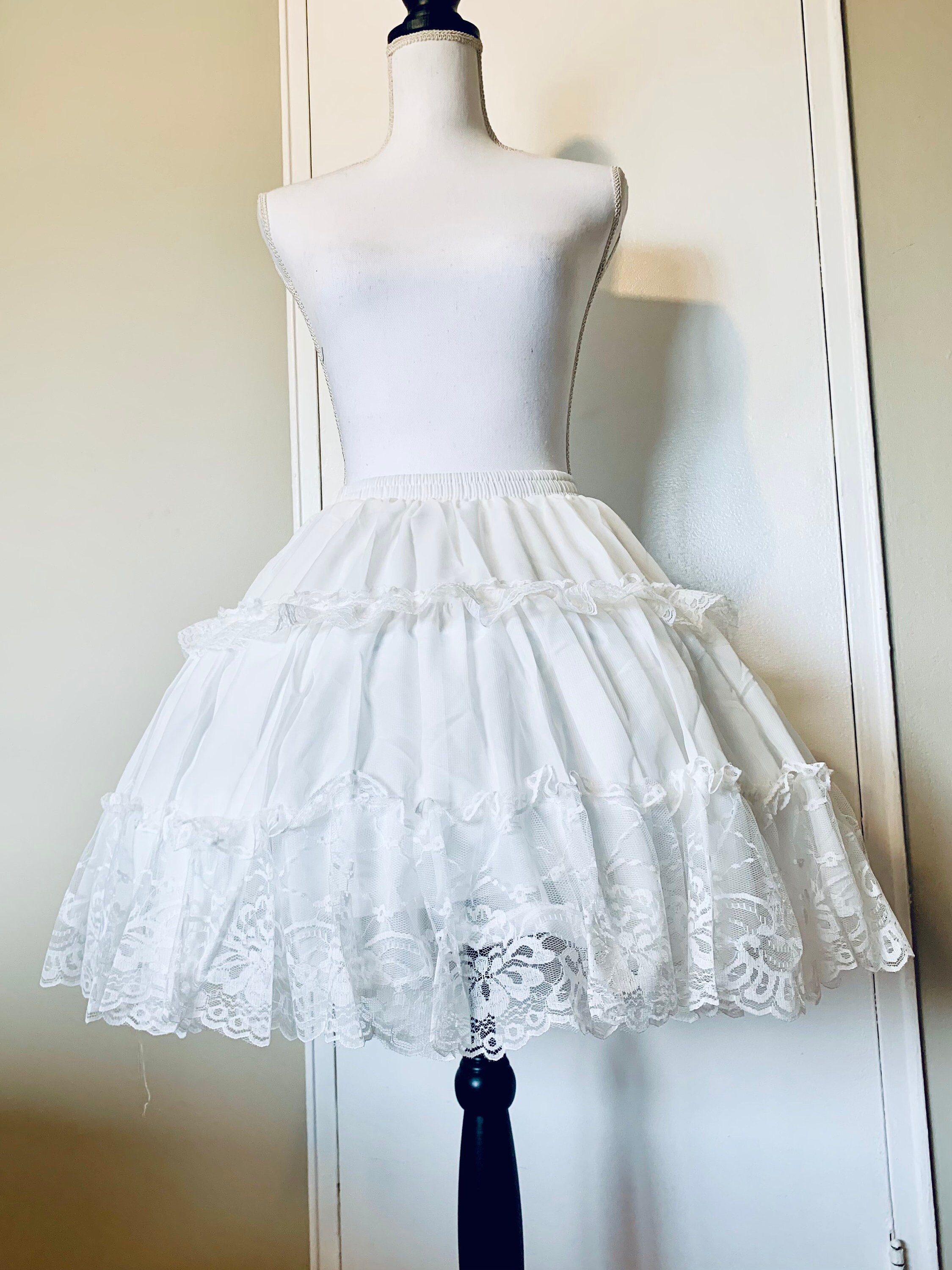 Robe Blanche Cassée Lolitta Pour Fille - Taille 10 - Avec Volants - OCCASION TRÈS BON ÉTAT