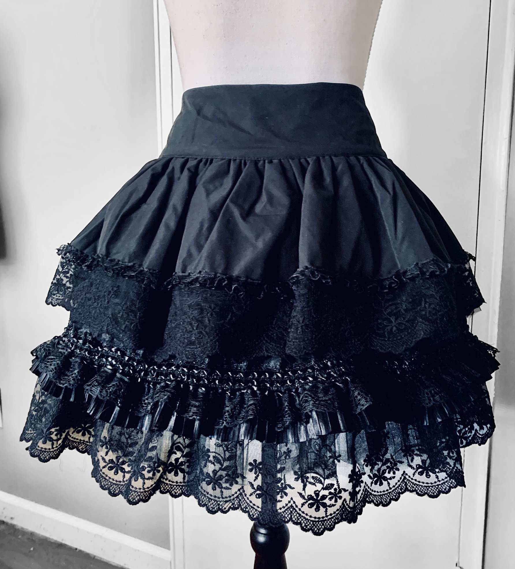 【Remagie】★Corset Lace Hem Skirt Black Lace Gothic Skirt- GothicXo Skirts