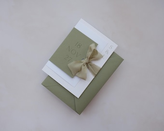 Invitación de boda con lazo de salvia / Conjunto de invitación minimalista / Papelería de boda con invitación de cinta