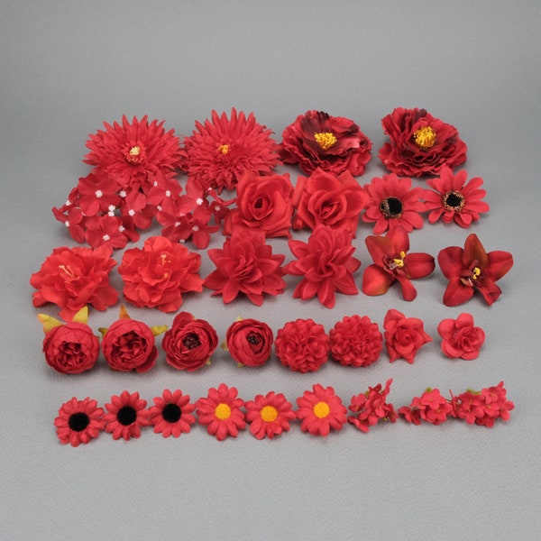 Ensemble de 33 têtes de fleurs en soie artificielle rouges / 4-13 cm de fleurs en soie en vrac, bricolage, artisanat de Noël, décoration d'arbre de Noël, accessoire décoratif, fausse fleur