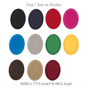 Op de afbeelding: Twaalf strijk- of naai-patches in verschillende kleuren. De patches zijn ovaalvormig en meten 4,5 cm bij 2,5 cm. De kleuren omvatten zwart, marineblauw, rood, roze, blauw, grijs, groen, geel, bruin, beige en bordeauxrood.