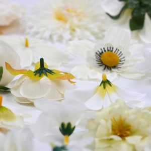 Ensemble combiné de tête de fleur en soie artificielle blanche 66pcs / pack pour bricolage artisanat accessoires 4-12cm fausse fleur guirlande de noël décor de dessert image 9