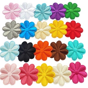 Puede incluir: Surtido de 24 parches de flores de fieltro bordados en varios colores, incluyendo rosa, blanco, azul, gris, negro, naranja, marrón, turquesa, rojo, amarillo y crema. Cada flor tiene 10 pétalos.