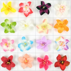 Könnte beinhalten: Sortiment von 12 künstlichen Orchideenblütenköpfen in verschiedenen Farben, darunter Gelb, Rot, Weiß, Grün, Orange, Lila, Rosa und Blau. Die Blüten sind in einem Raster auf weißem Hintergrund angeordnet.