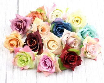Puede incluir: Surtido de 15 cabezas de flores de rosa artificiales en varios colores, incluyendo rosa, rojo, melocotón, crema, azul y verde. Las flores están hechas de tela y tienen un aspecto realista.