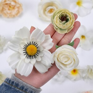 Ensemble combiné de tête de fleur en soie artificielle blanche 66pcs / pack pour bricolage artisanat accessoires 4-12cm fausse fleur guirlande de noël décor de dessert image 5