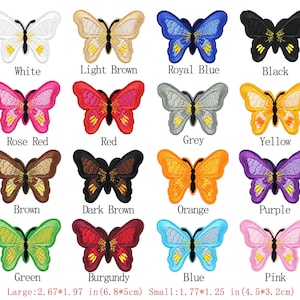 Può includere: Una collezione di sedici toppe ricamate a forma di farfalla in vari colori, tra cui bianco, marrone chiaro, blu reale, nero, rosso rosa, rosso, grigio, giallo, marrone, marrone scuro, arancione, viola, verde, bordeaux, blu e rosa con testo.