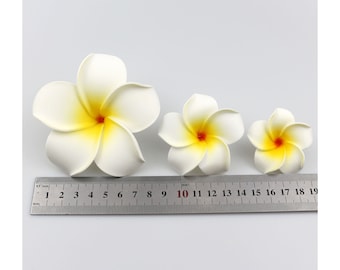 Vitt skum Frangipanihuvud 5/6/9 cm konstgjord plumeria hawaiiansk äggblomma för gör-det-själv strandbröllopsfest hårnålsdekoration falsk tropisk blomma