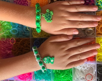 Armband med charmgummiband