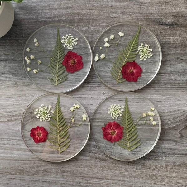 Handmade Real Dried Flower Resin Coaster (Red, Green and White), Christmas coasters, Holiday Coasters,  coffee, Christmas Gift, Gift for mom