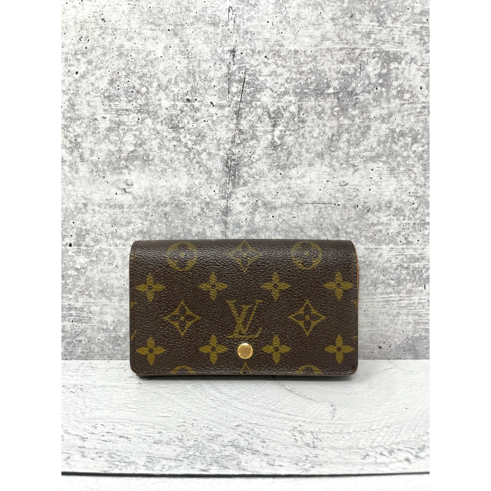 Shop Louis Vuitton PORTEFEUILLE VICTORINE Monogram Calfskin Leather Folding  Wallet Folding Wallets (M81557) by AmeliaE