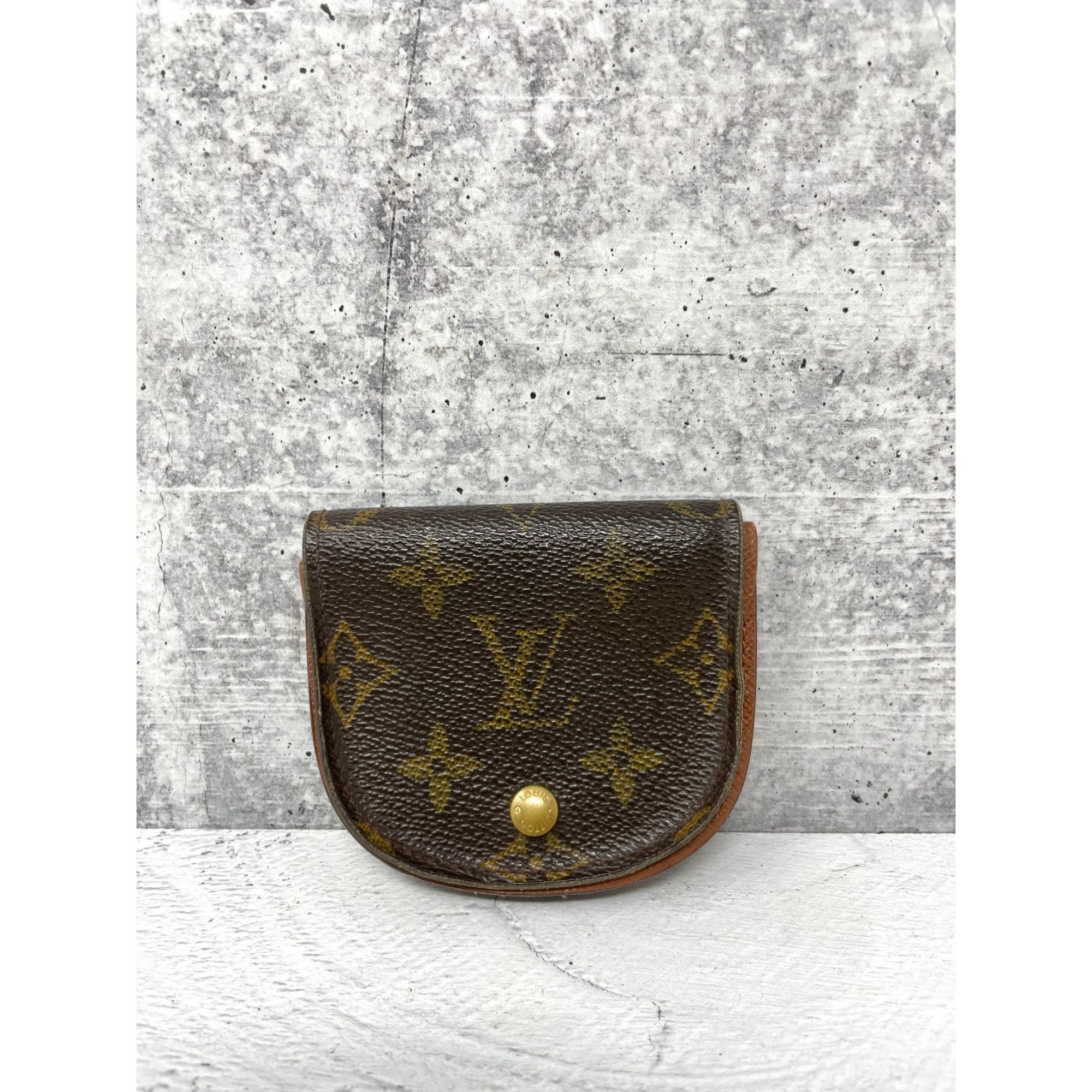 .com: Louis Vuitton Trio Pouch Monogram Giant Reverse Mini Brown Coin  Purse : Clothing, Shoes & Jewelry