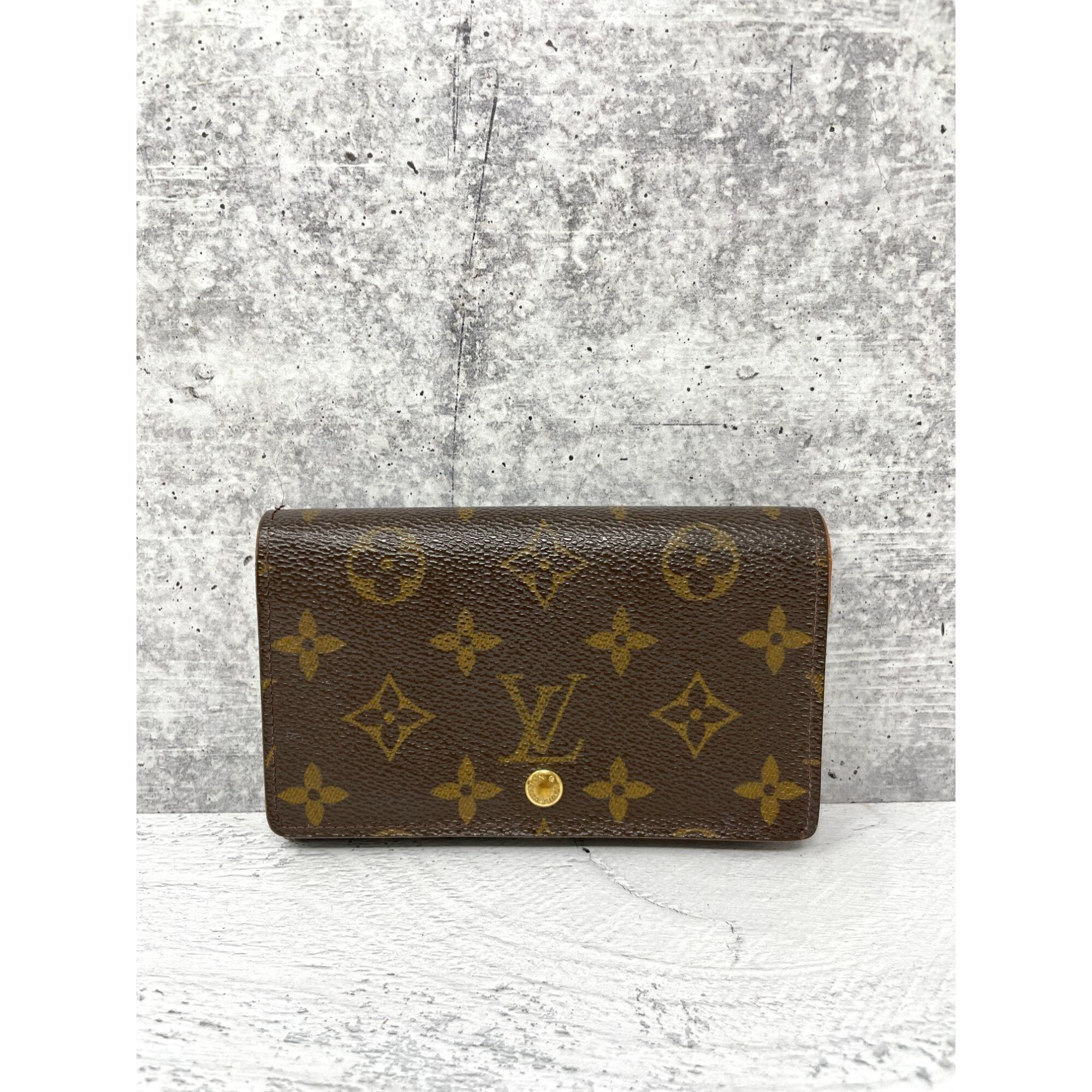 LOUIS VUITTON French Kisslock Monogram Canvas Wallet Brown-US