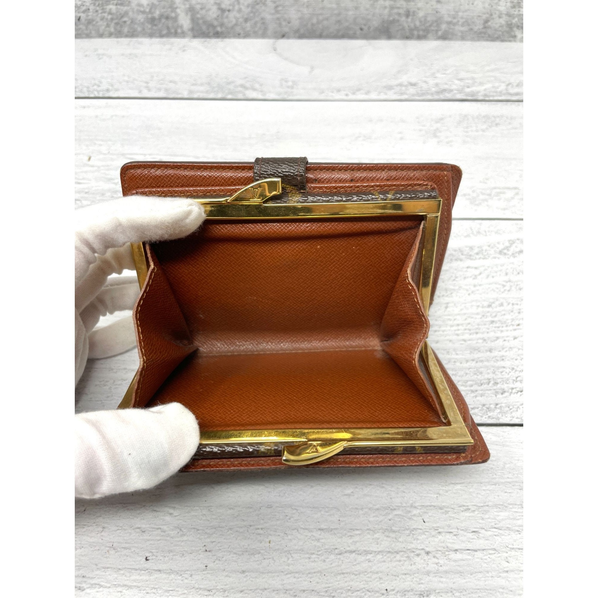 Buy Louis Vuitton Monogram Kisslock Wallet Online in India  display picture 1