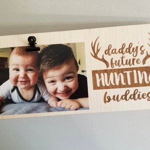 ARCHIVO DIGITAL - Futuros compañeros de caza de papá, regalo para papá, caza, cazador, marco de fotos / grabado con láser - digital - corte láser - SVG