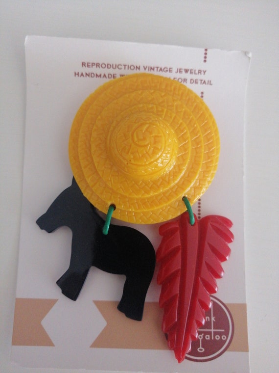 50s style novelty brooch