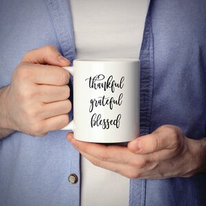 Tacksam, tacksam, välsignad, mugg, andlig mugg, inspirerande kaffemugg, meditationspresent, yogapresent, vit keramikmugg, handgjorda muggar bild 2