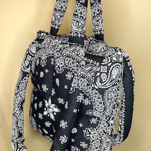 Bandana Puffer Bag, Black Purse, Bandana Purse, Black Bandana, Puffer Purse, Puffy Purse, Large Bag, Large Purse