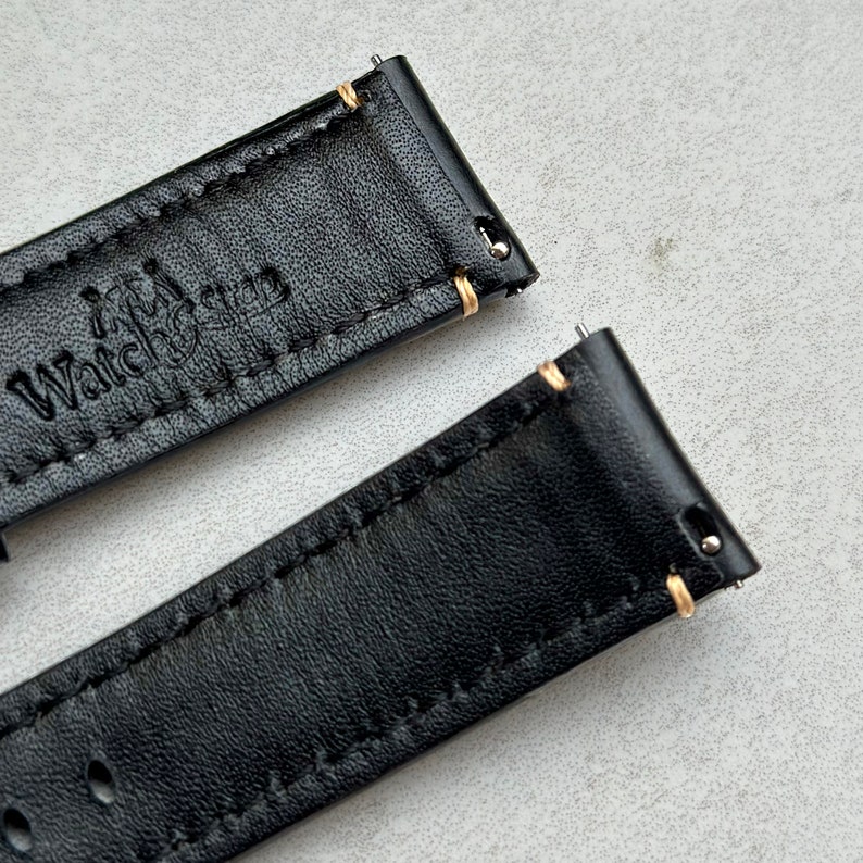 Quick release pins making it easy to switch between watch straps.