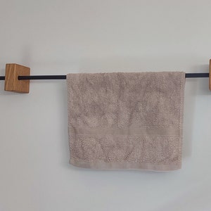 Porte-serviettes moderne en chêne et acier image 3