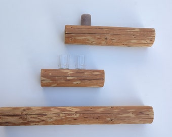 Mensola da parete realizzata in legno di recupero. Basta selezionare la lunghezza e combinarla individualmente.