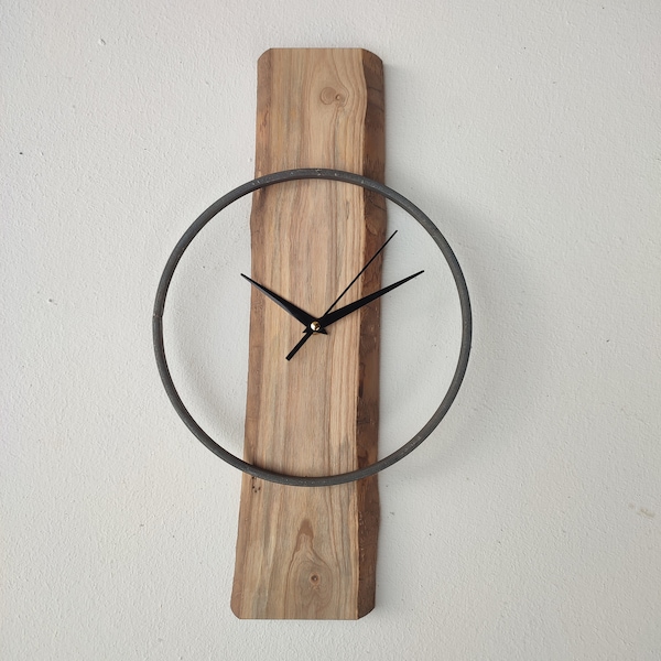 Horloge en bois faite à la main.  Horloge murale,Horloge murale en bois,Bois de frêne,Bois massif,Horloge,Horloge design,Horloge murale en bois et en métal,Cadeau,Décoration murale,Horloge en bois