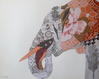 Puede incluir: Un collage de papel de un elefante hecho con varios papeles estampados, incluyendo estampados florales, recortes de periódicos y diseños geométricos. El elefante está en tonos de naranja, marrón, rosa y blanco.
