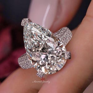 10.5CT Pear Moissanite Engagement Ring Solitaire pear shaped Bridal Jewelry Statement Cocktail Wedding Ring Large diamond Anniversary ring