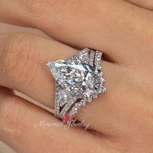 pear lab grown diamond engagement ring set,Three stone Lab diamond bridal set,4CT IGI certified split shank pear diamond wedding ring set