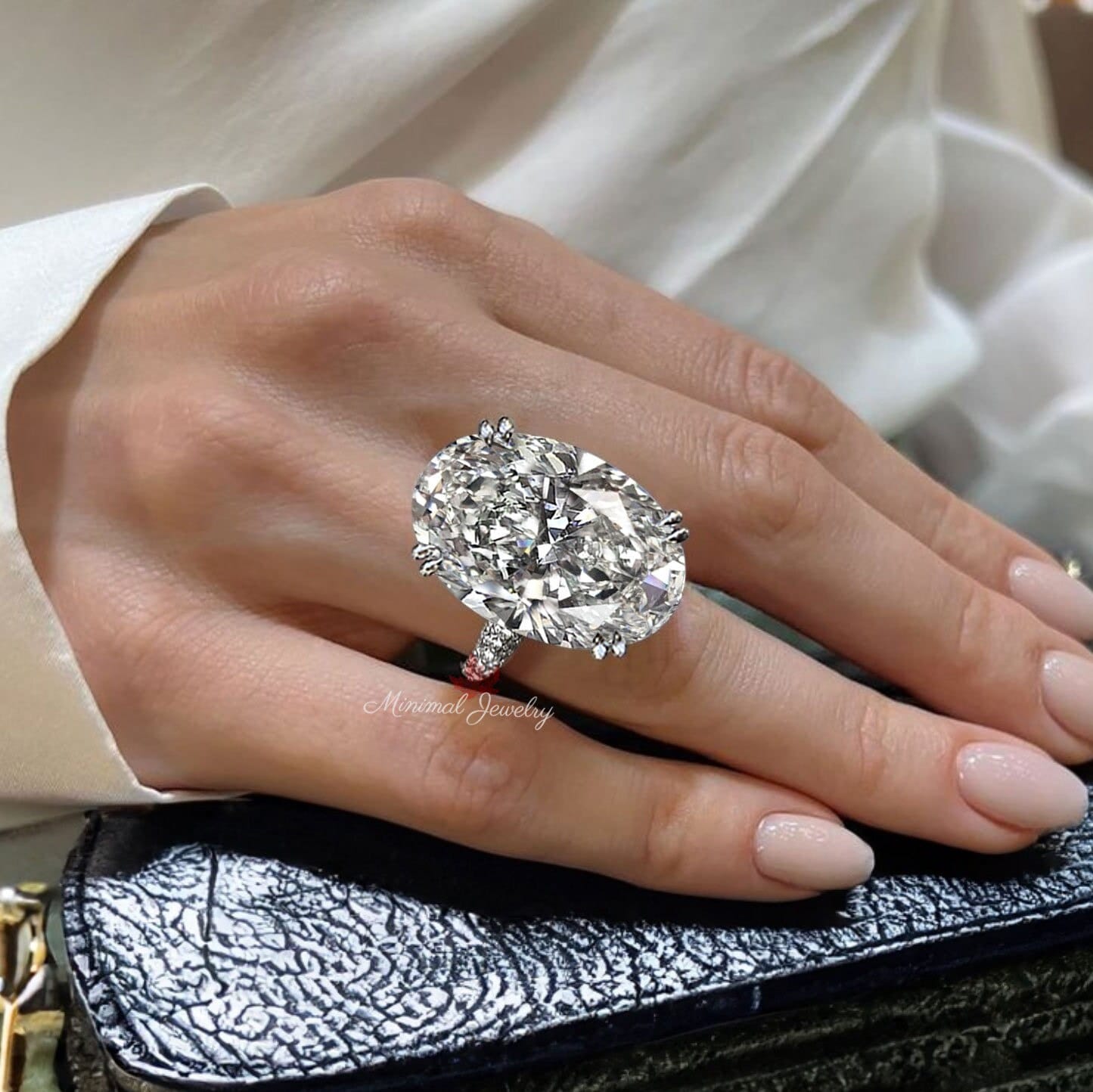 20カラットのオーバル型ソリティアモアッサナイト婚約指輪、大きな