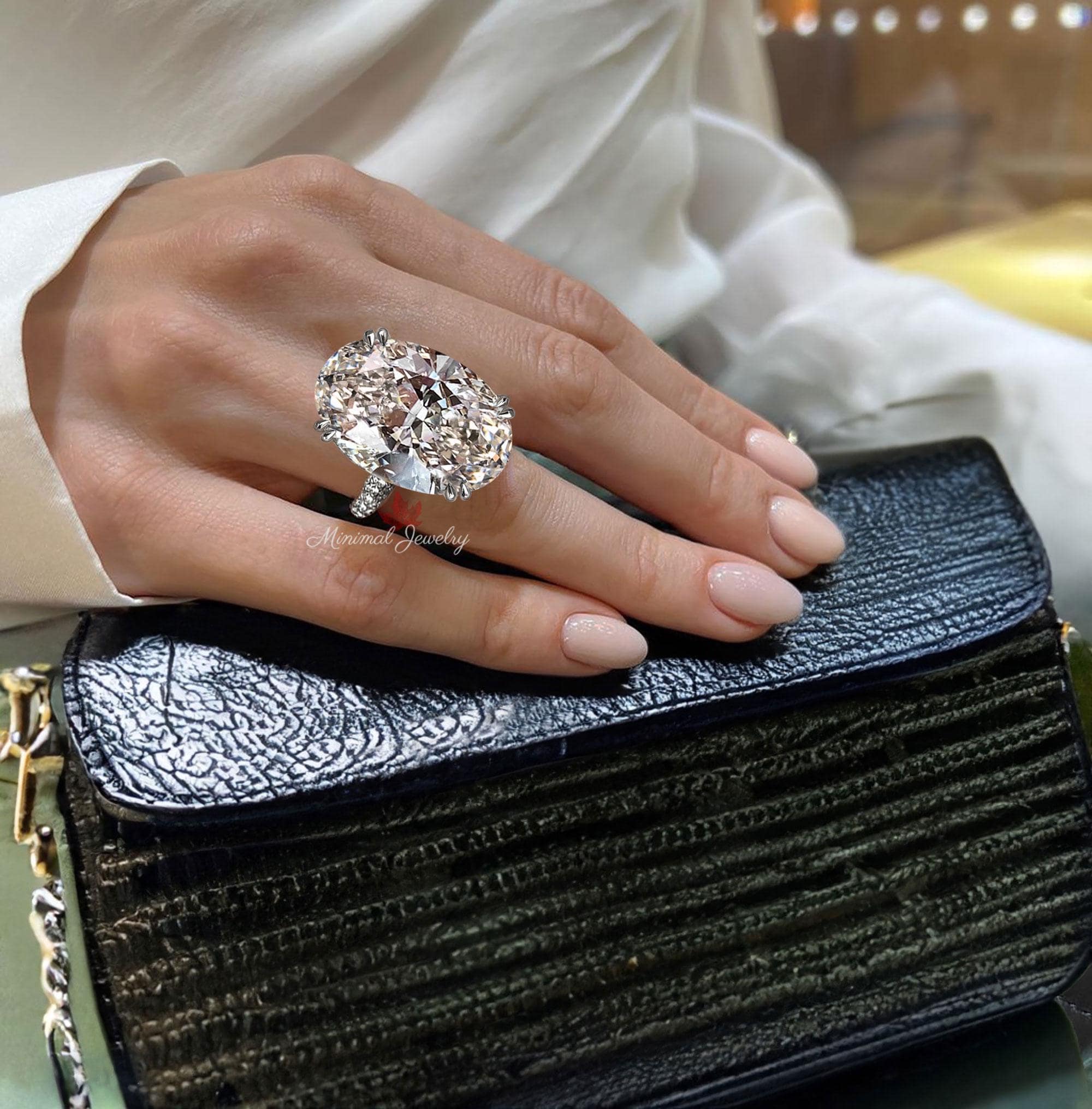 20カラットのオーバル型ソリティアモアッサナイト婚約指輪、大きな
