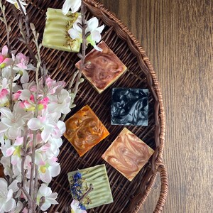 Botanical guest soap - Gift box with 6 French artisanal natural soaps - organic & vegan - NO palm, NO synthetic fragrances or colourants