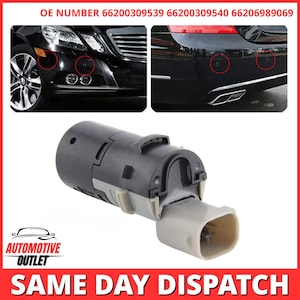 Op de afbeelding: Een zwarte en grijze cilindrische parkeersensor met een elektrische connector met meerdere pinnen aan de basis. Het onderdeel is compatibel met voertuigen die OE-nummers 66200309539, 66200309540 en 66206989069 vereisen voor montage in de bumper.