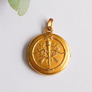 Old Edwardian medallion Oria photo holder 18k gold plated brass Art Nouveau France Belle Epoque