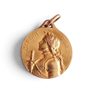 Vintage Joan of Arc Necklace - Etsy