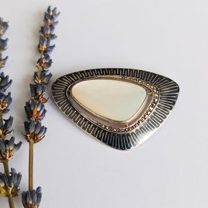 Vintage sterling zilveren Niello broche, 4,7 cm (1,85"), parelmoer en sprankelende marcasieten, Argent Niellé ambachtelijk sieraad, elegant cadeau