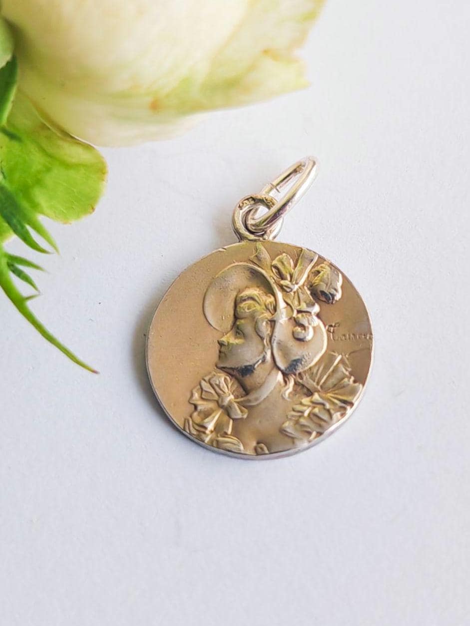 Magnifique Pendentif Ancien En Vermeil - Bijou Argenté D'occasion, Origine France