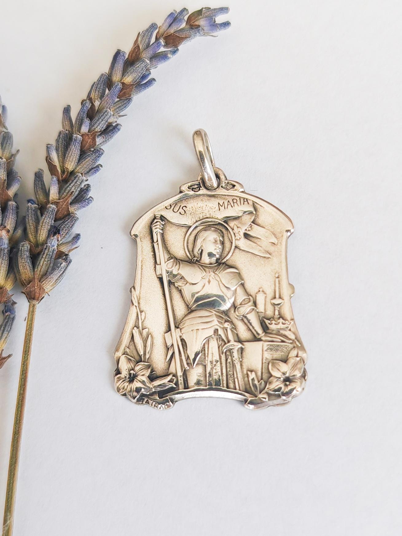 Bracelet Médaillon Jeanne D'Arc Tairac Vintage - Plaqué Or, Bon état