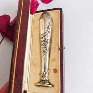 Sceau ancien edouardien cachet fleurs argent repoussé bronze écrin Art Nouveau France