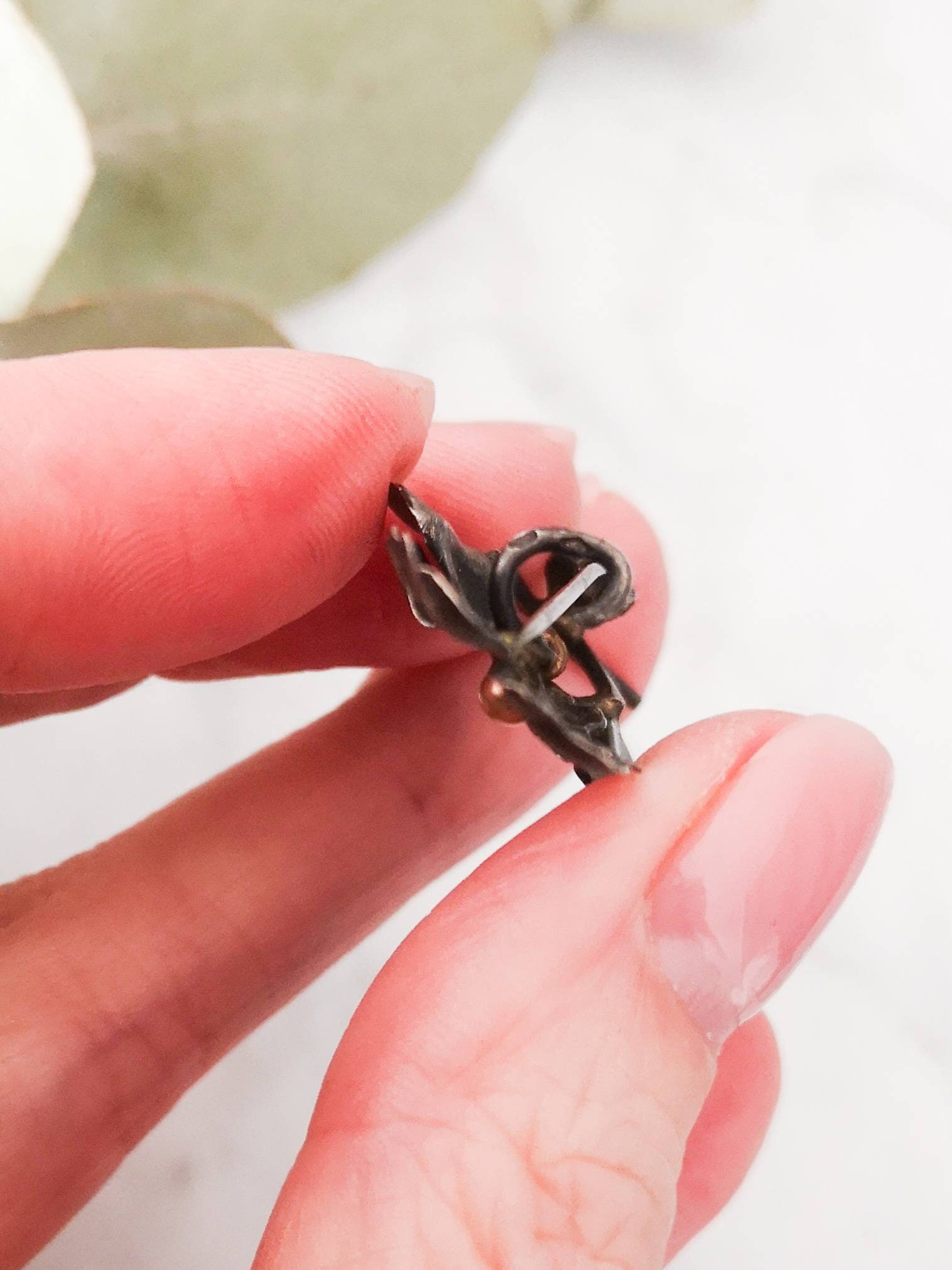 Ancienne Broche En Forme De Pensée - En Ébonite Noire - Bijou Vintage Occasion