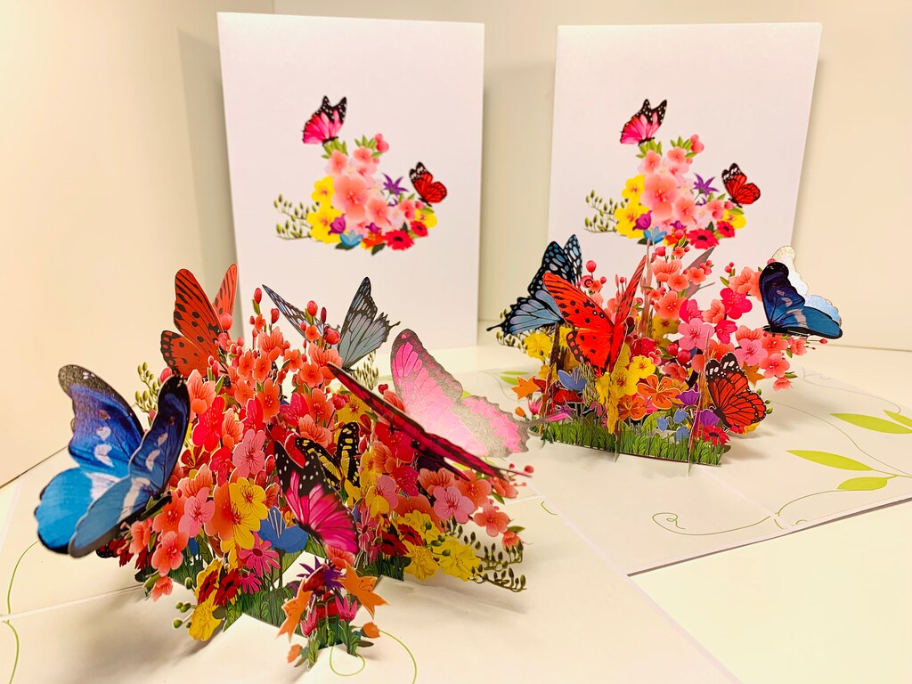 LIN Biglietto Pop Up 3D A Forma Di Cuore Con Farfalle Per San Valentino O Matrimonio - Formato 11,5x17 Cm - Rosso/Crema