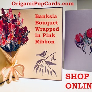 Tarjeta con ramo de Banksia envuelto en cinta rosa - Creada por Origami Pop Cards - Tarjetas 3D de papel desplegable - OrigamiPopCards.com Hechas a mano con amor