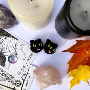 Pendientes de ganchillo hechos a mano en 3D de gato negro y bruja para Halloween
