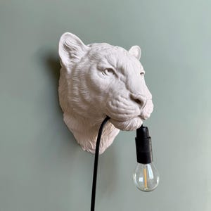 Leopart Panther head wall lamp with lamp in its mouth - Modern decoration for living room, bedroom or hallway - Unique wall lighting