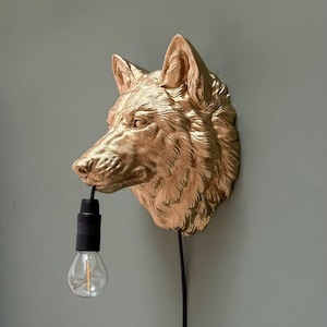 Wolf Head Wall Lamp - Unique Wall Lamp - Modern Wall Decoration for Living Room or Bedroom - Animal Decoration - Gift - Wall Decoration