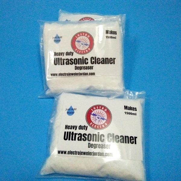 La solution de nettoyage par ultrasons en poudre concentrée Lustro SonicClean-O ajoute simplement de l’eau.  Fait 1,5 litres.  Expédie partout dans le monde.