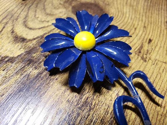 Vintage Flower Pin | Blue Daisy Brooch | Metal Da… - image 6