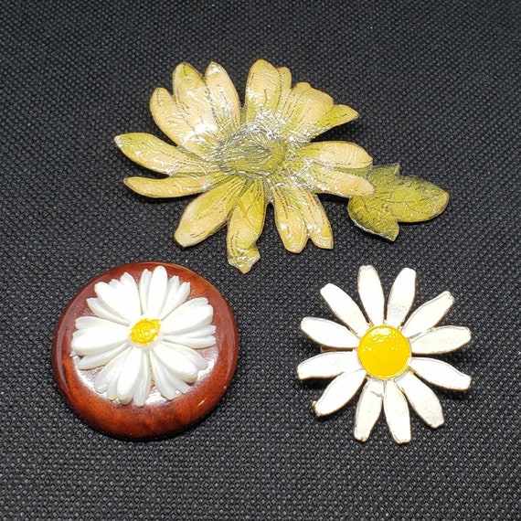 Vintage Lot of 3 Daisy Brooches | Vintage Flower Jewelry | Daisy Jewelry | Vintage Flower Gifts | Daisy Pins | Daisy Gifts | Unique Vintage