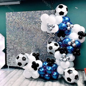 Kit de guirnalda de globos de fútbol de 99 piezas / Decoración para fiesta de cumpleaños de fútbol / Globos de fútbol cromados azul y plateado para fiestas infantiles imagen 1