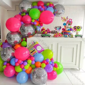 Kit ghirlanda di palloncini radiofonici da 111 pezzi, arco di palloncini al neon sfumato 4D, rosa acceso, blu e viola, decorazioni per feste di compleanno e matrimonio.